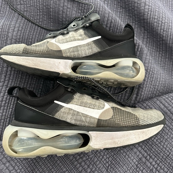 Nike Air Sneakers - Picture 3 of 7